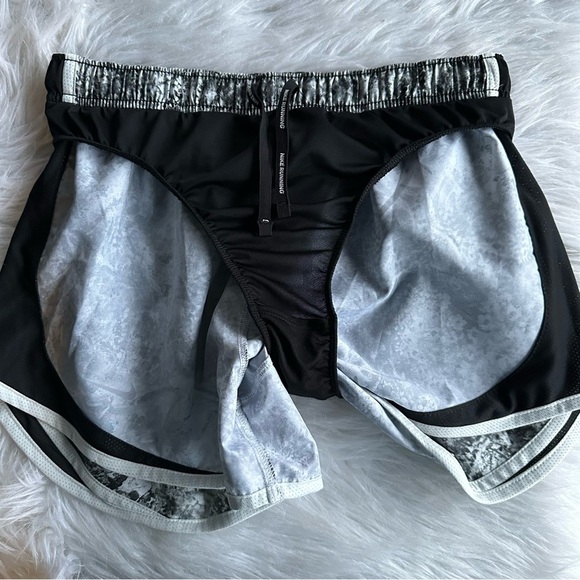 Nike Shorts Black White Grey Liner Attached Athleisure Active Run Gym Sz Small - Picture 4 of 9